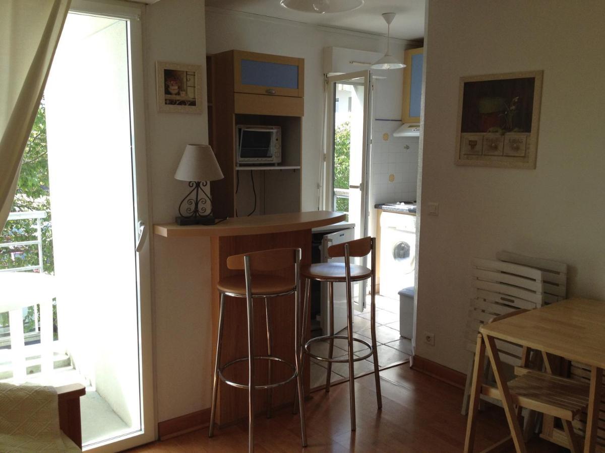 Joli Studio Meuble + Parking En Sous Sol *