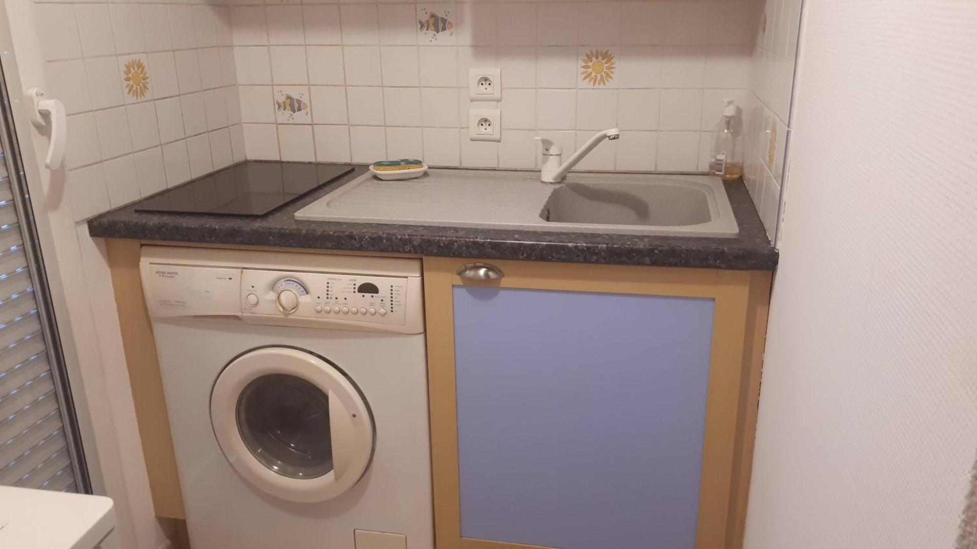 Joli Studio Meuble + Parking En Sous Sol Apartment